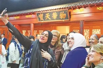 28国大使夫人探店北京老字号