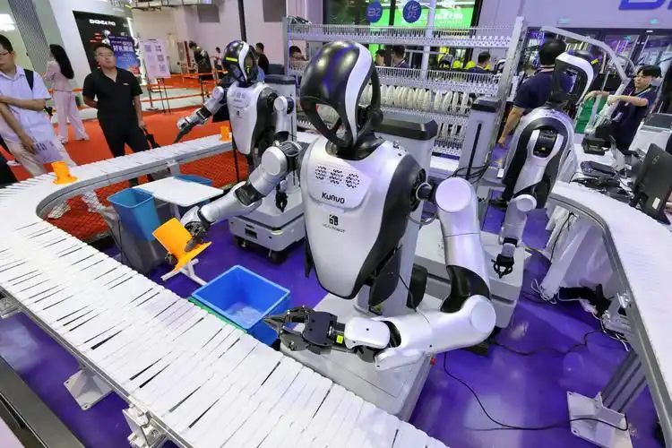 中国机器人全球上岗，27家上市公司组团出海